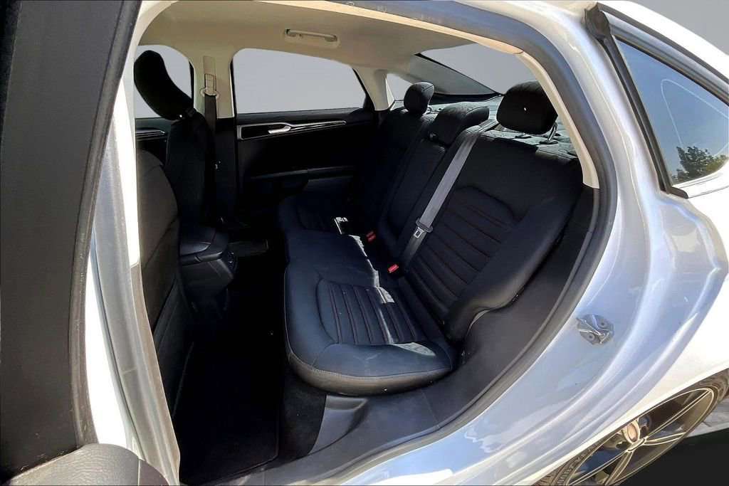 Used 2016 Ford Fusion SE image 19