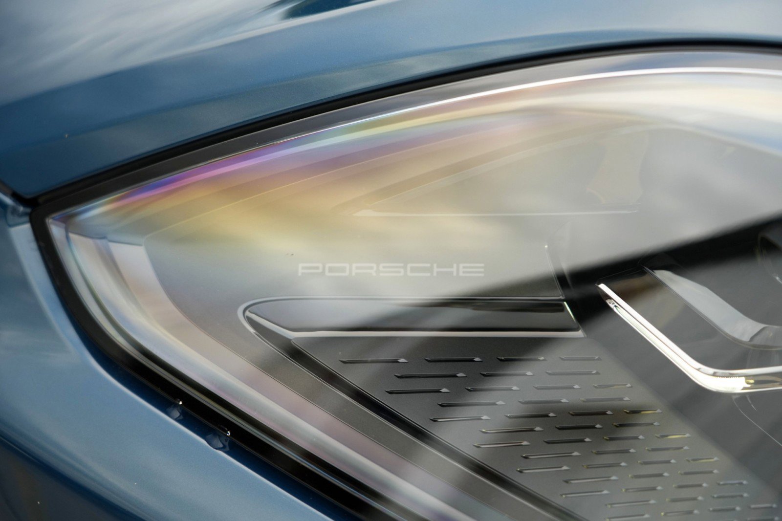 Used 2024 Porsche Cayenne w/ Premium Package image 64