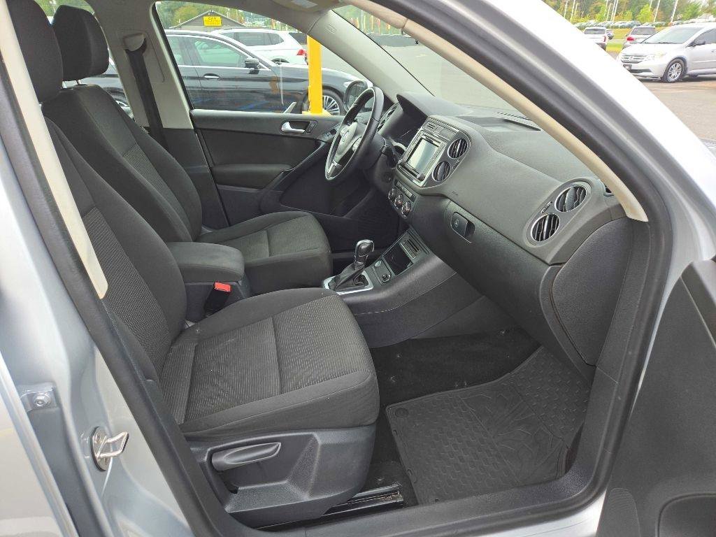 Used 2018 Volkswagen Tiguan Limited w/ Premium Package FWD image 26