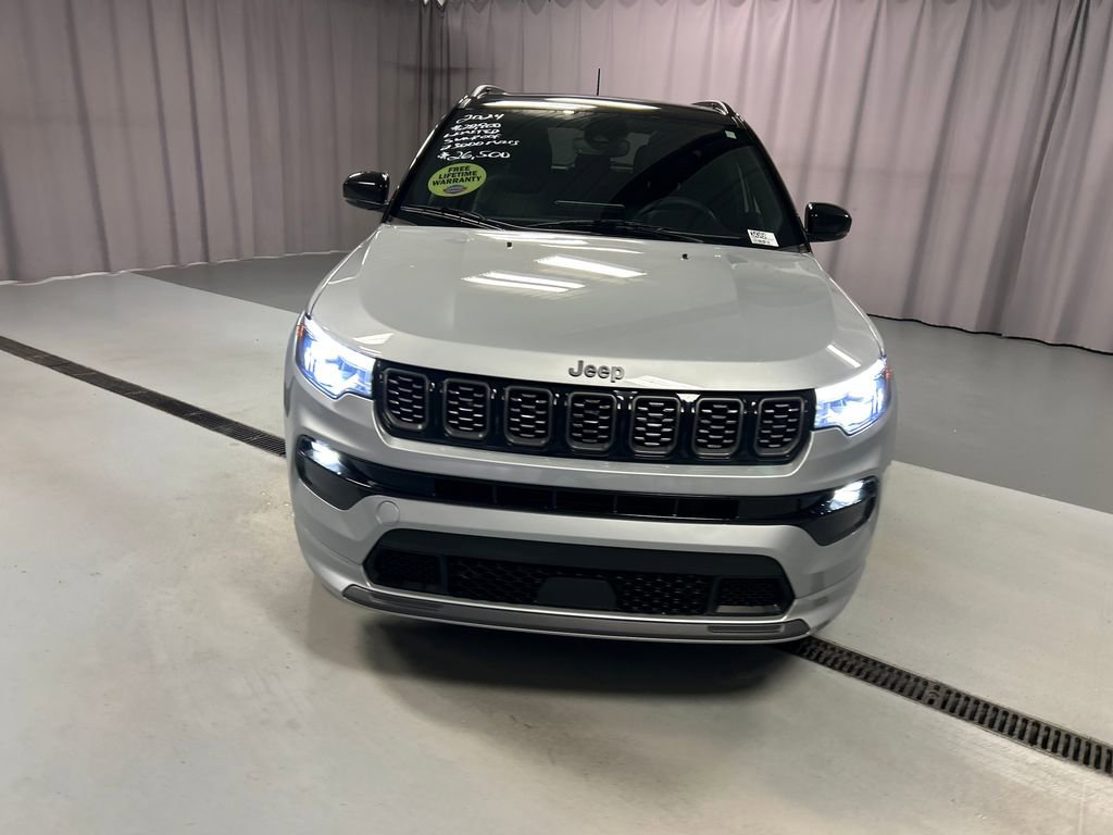 Used 2024 Jeep Compass Limited w/ High Altitude Package image 2