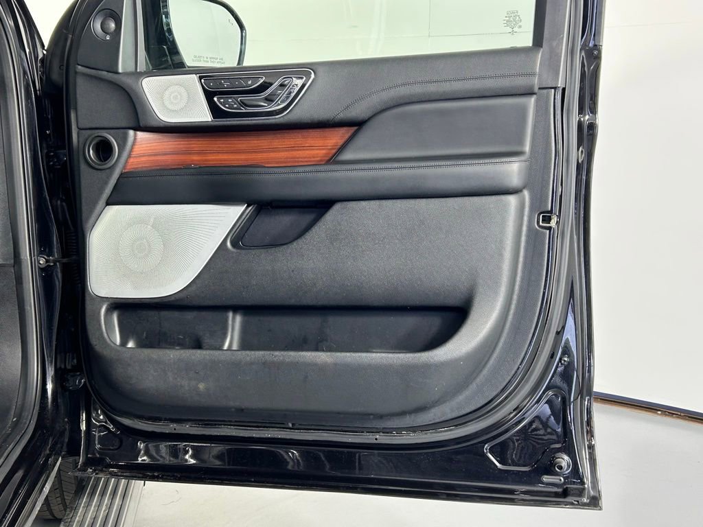 Used 2020 Lincoln Navigator L Reserve w/ Luxury Package AWD/4WD image 9