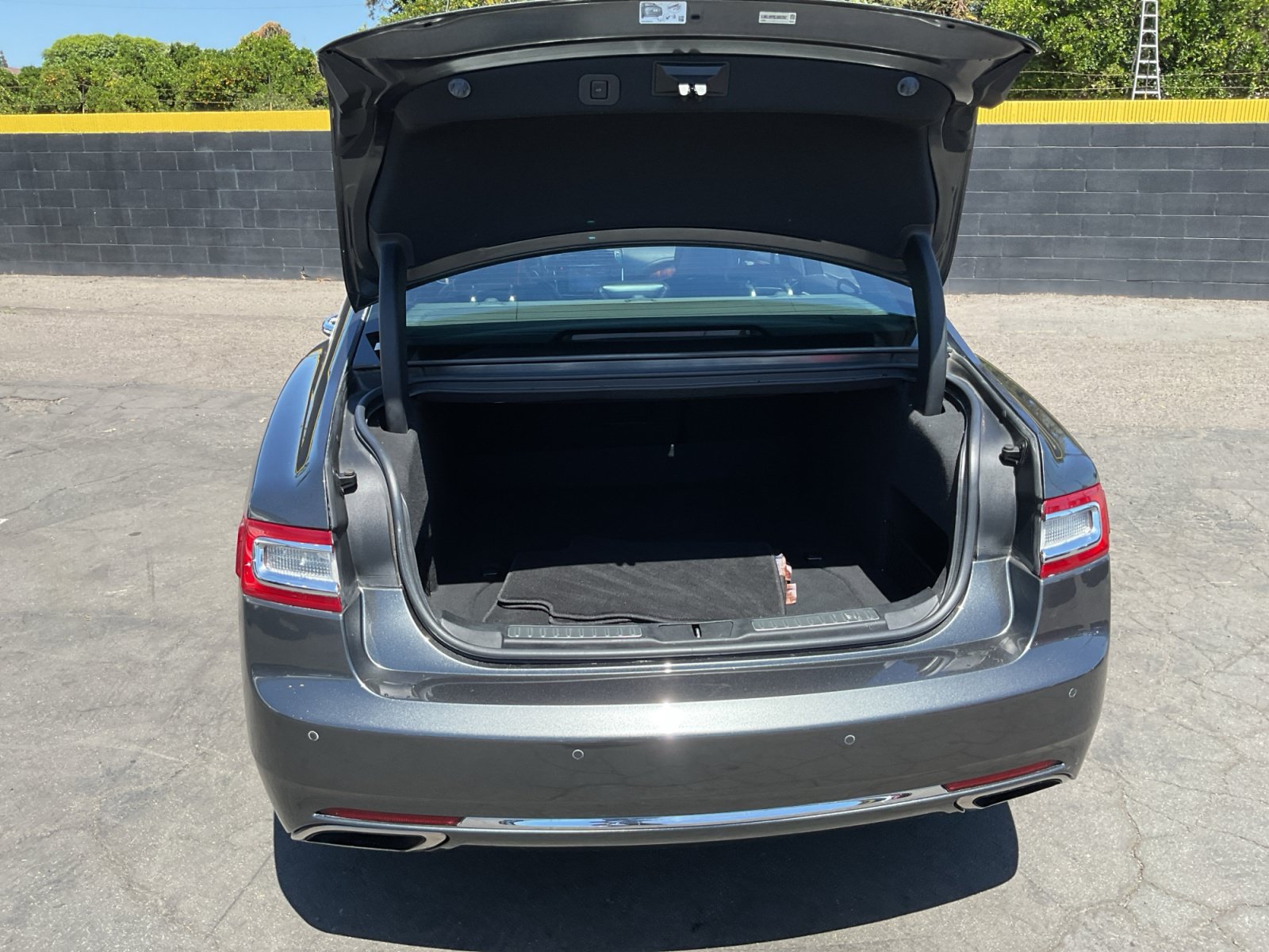 Used 2020 Lincoln Continental Reserve w/ Luxury Package FWD image 25