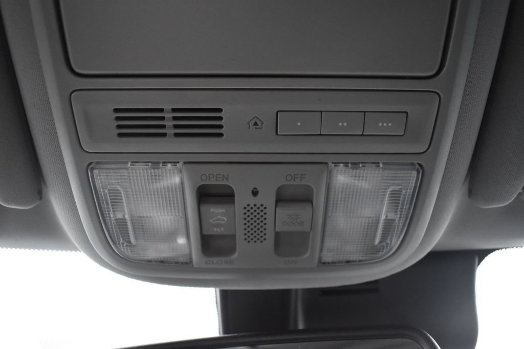 Used 2017 Honda Pilot Touring image 21