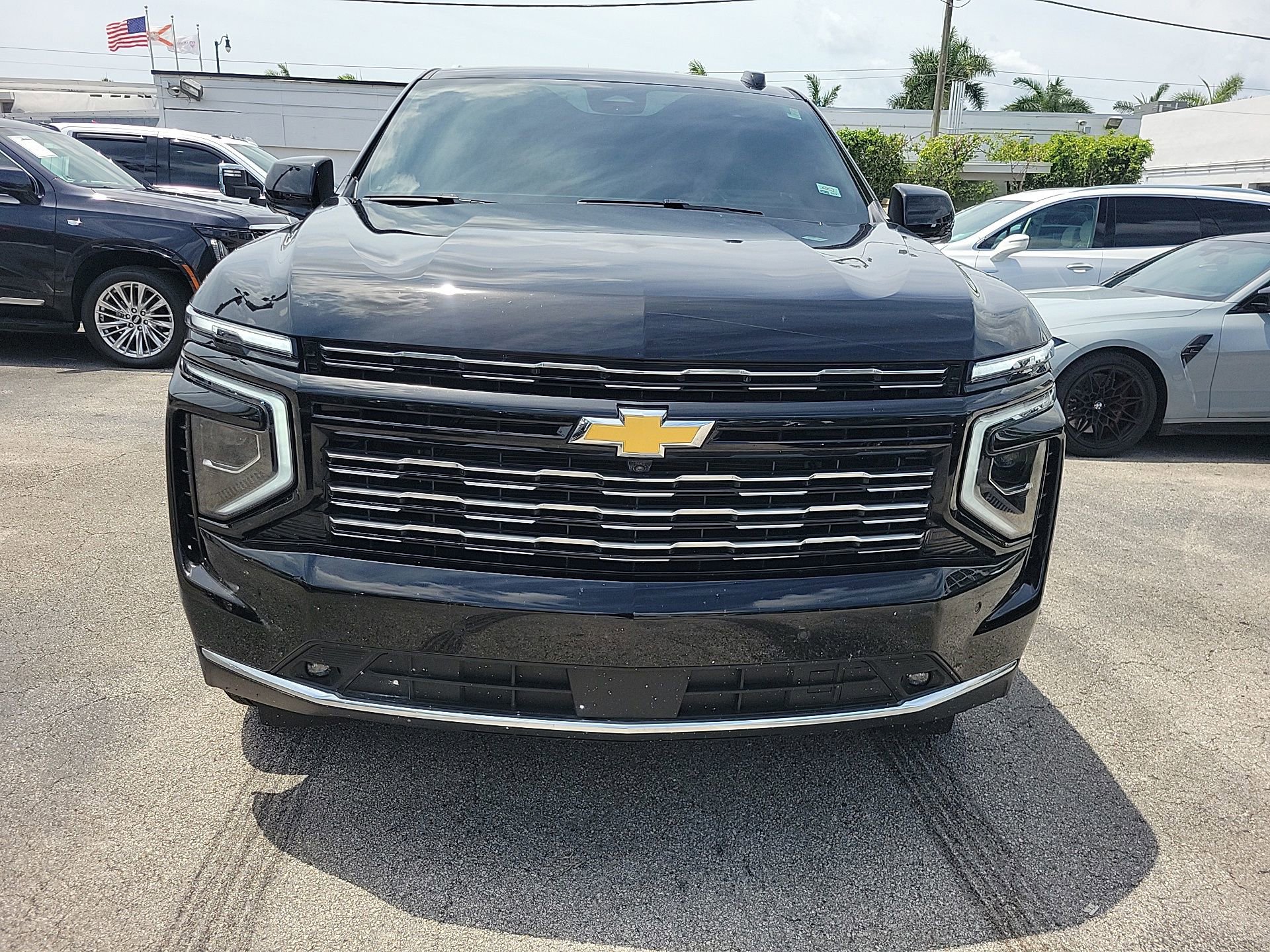 Used 2025 Chevrolet Tahoe High Country RWD image 2