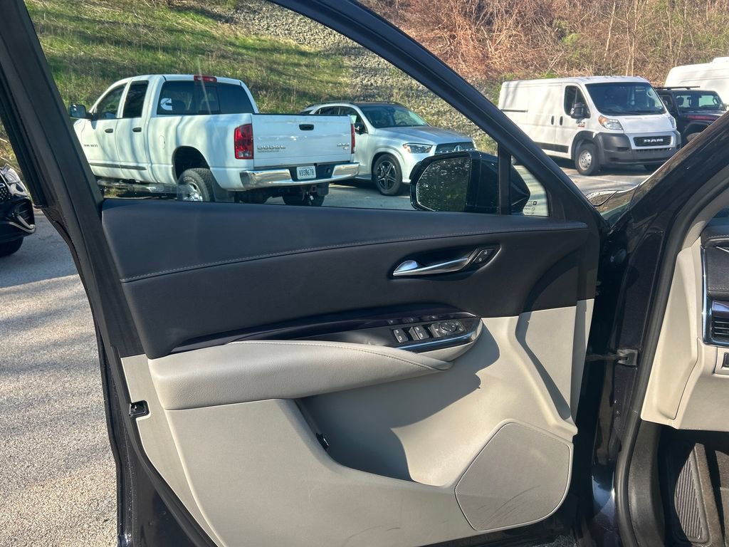 Used 2023 Cadillac XT4 Luxury image 11