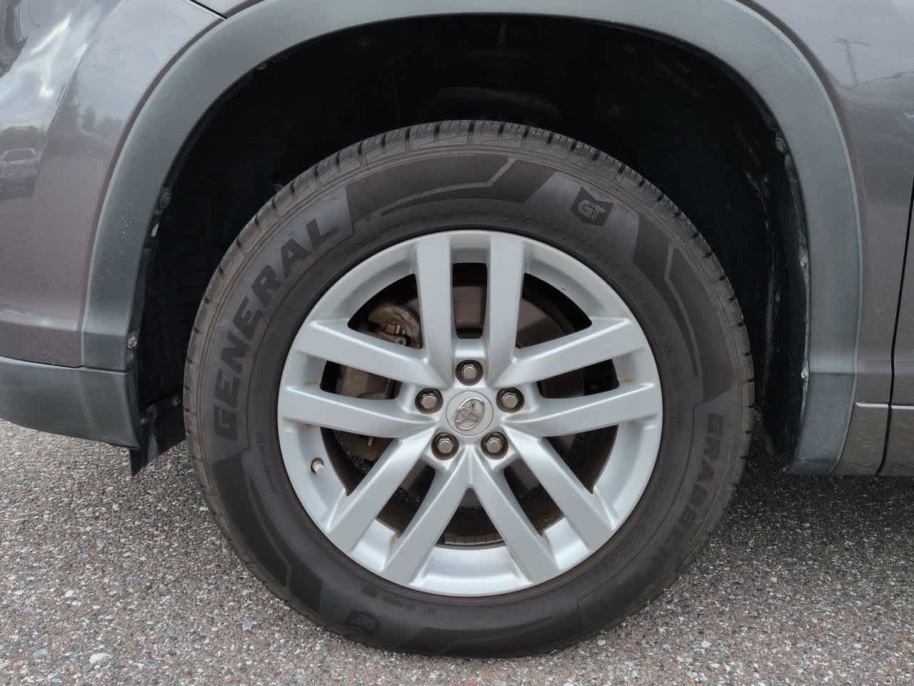 Used 2014 Toyota Highlander LE FWD image 11