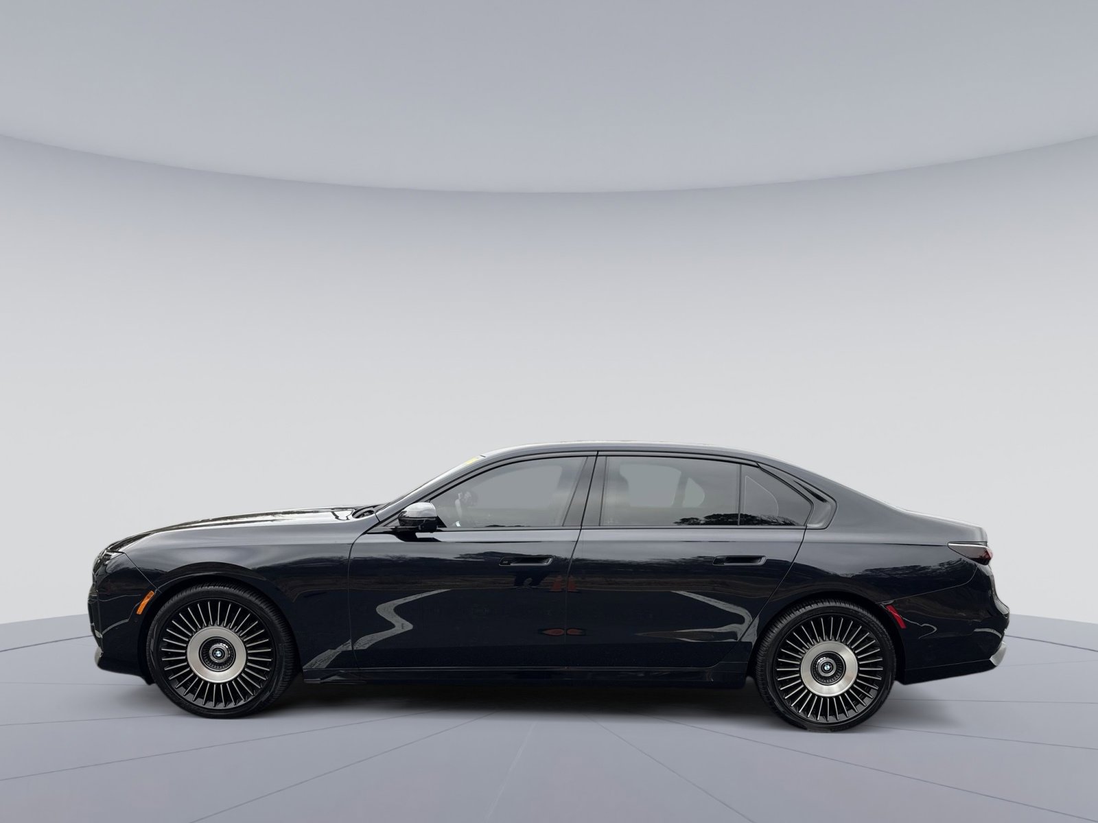 Used 2023 BMW 760i xDrive image 8