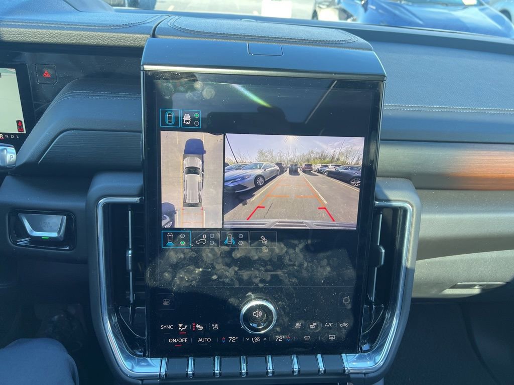 Used 2025 GMC Yukon Denali w/ Sun & Power Step Package AWD/4WD image 10