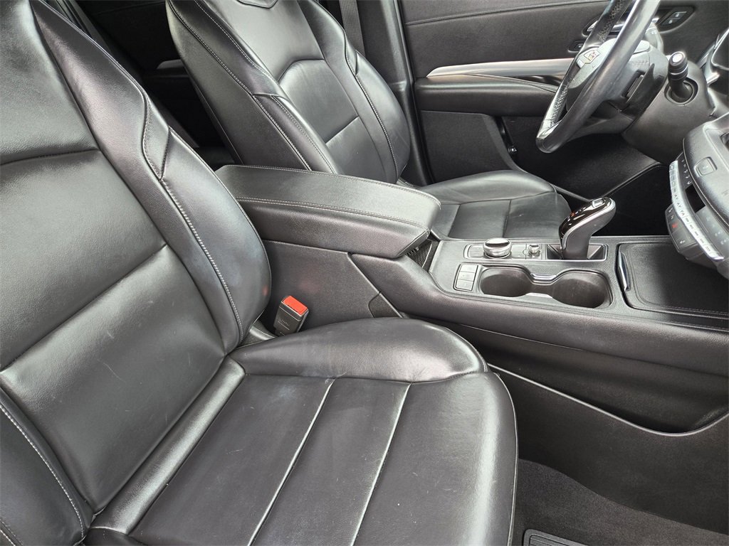 Used 2021 Cadillac XT4 Premium Luxury w/ Cold Weather Package image 9