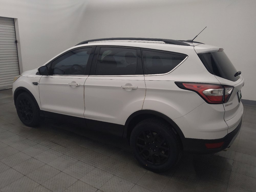 Used 2017 Ford Escape SE w/ Equipment Group 201A FWD image 3