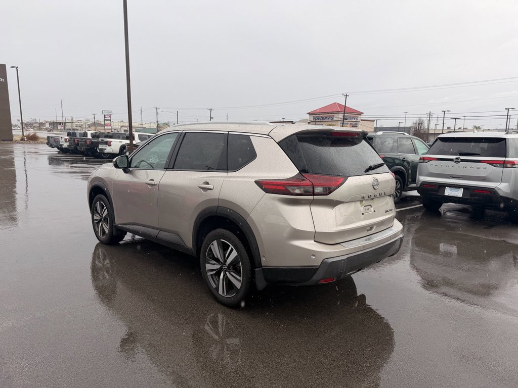 Used 2025 Nissan Rogue SL image 5