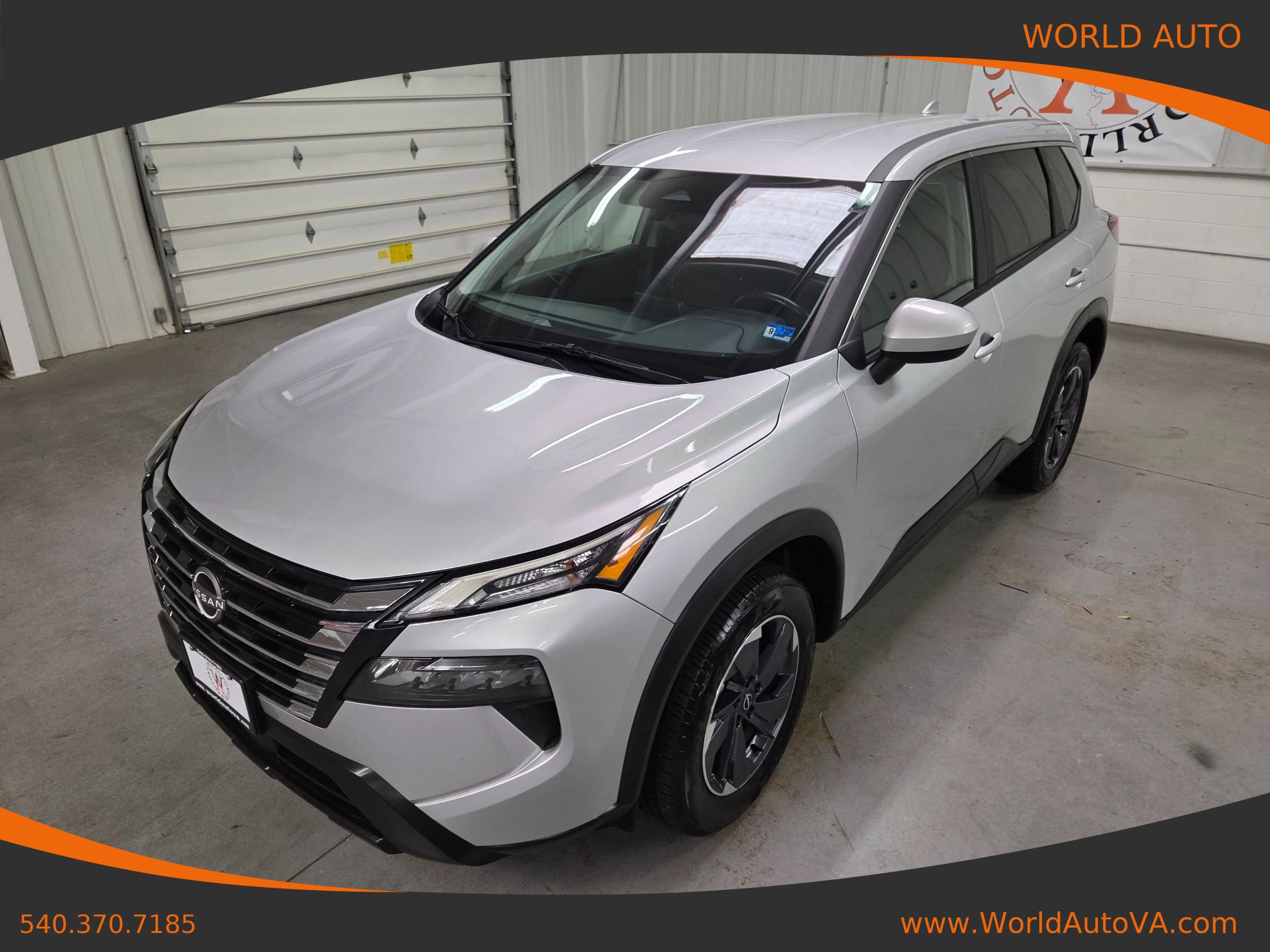 Used 2025 Nissan Rogue SV FWD image 1