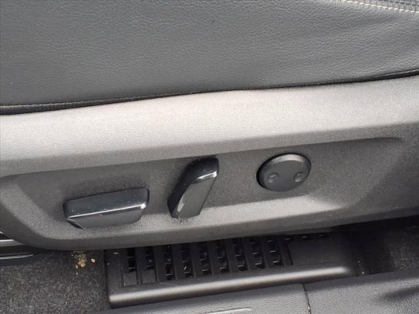 Certified 2024 Nissan Rogue SL image 16