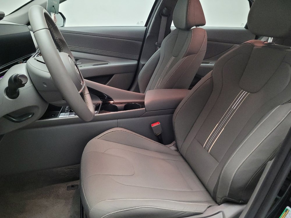 Used 2025 Hyundai Elantra SEL image 17