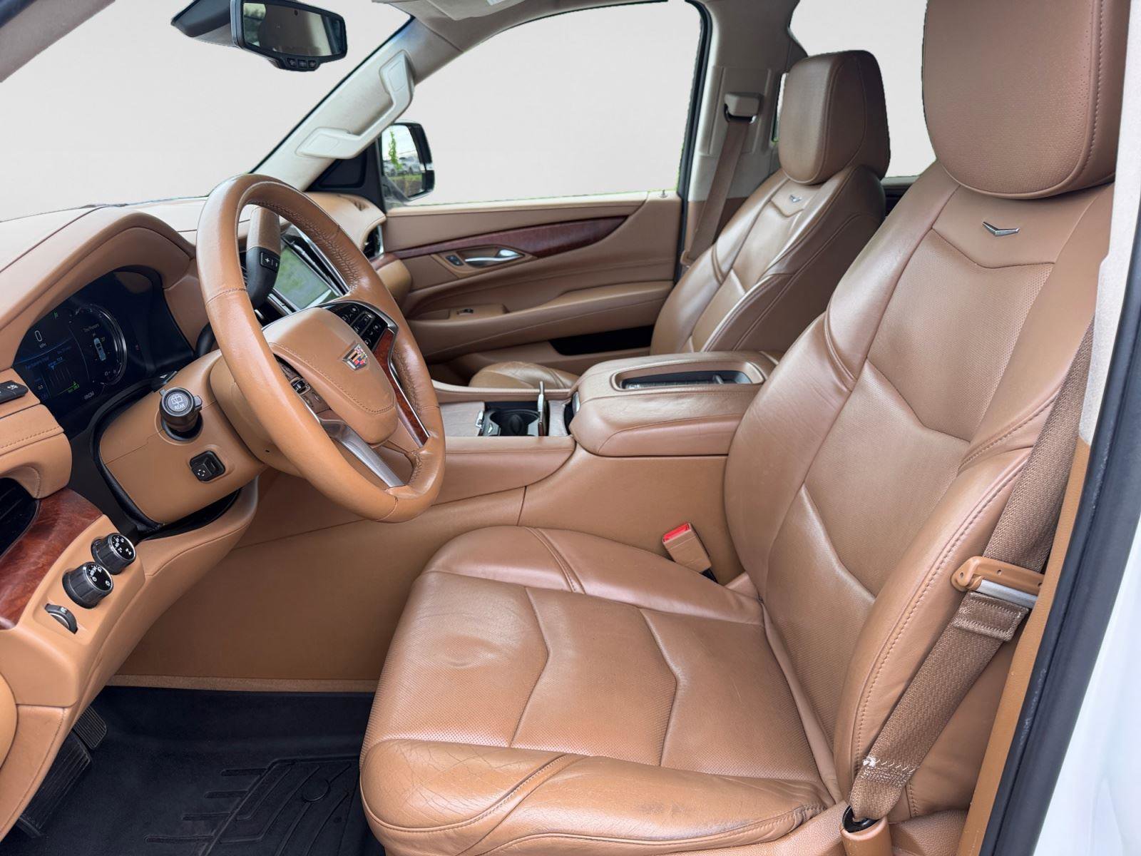 Used 2016 Cadillac Escalade Platinum AWD/4WD image 10