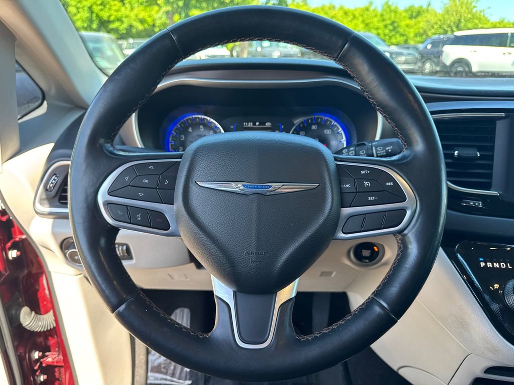 Used 2019 Chrysler Pacifica Touring-L image 23