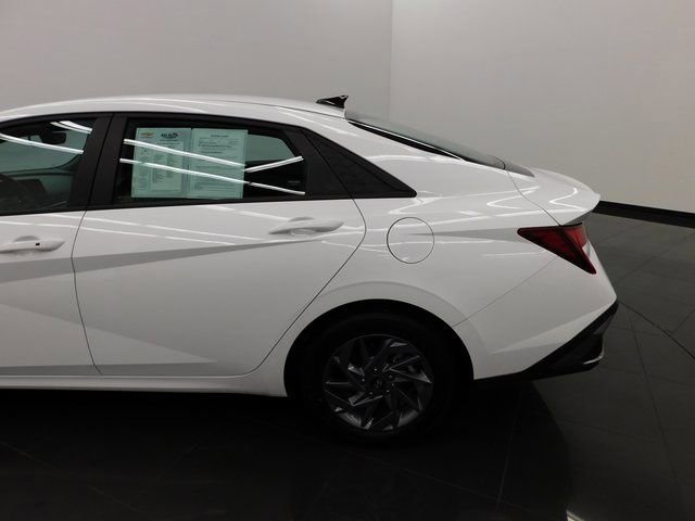 Used 2024 Hyundai Elantra SEL image 21