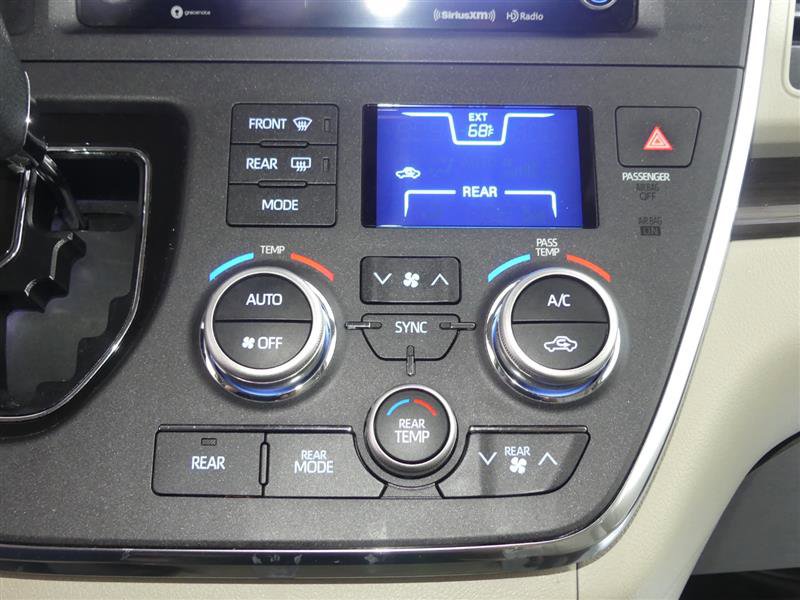Used 2018 Toyota Sienna XLE Premium AWD/4WD image 38