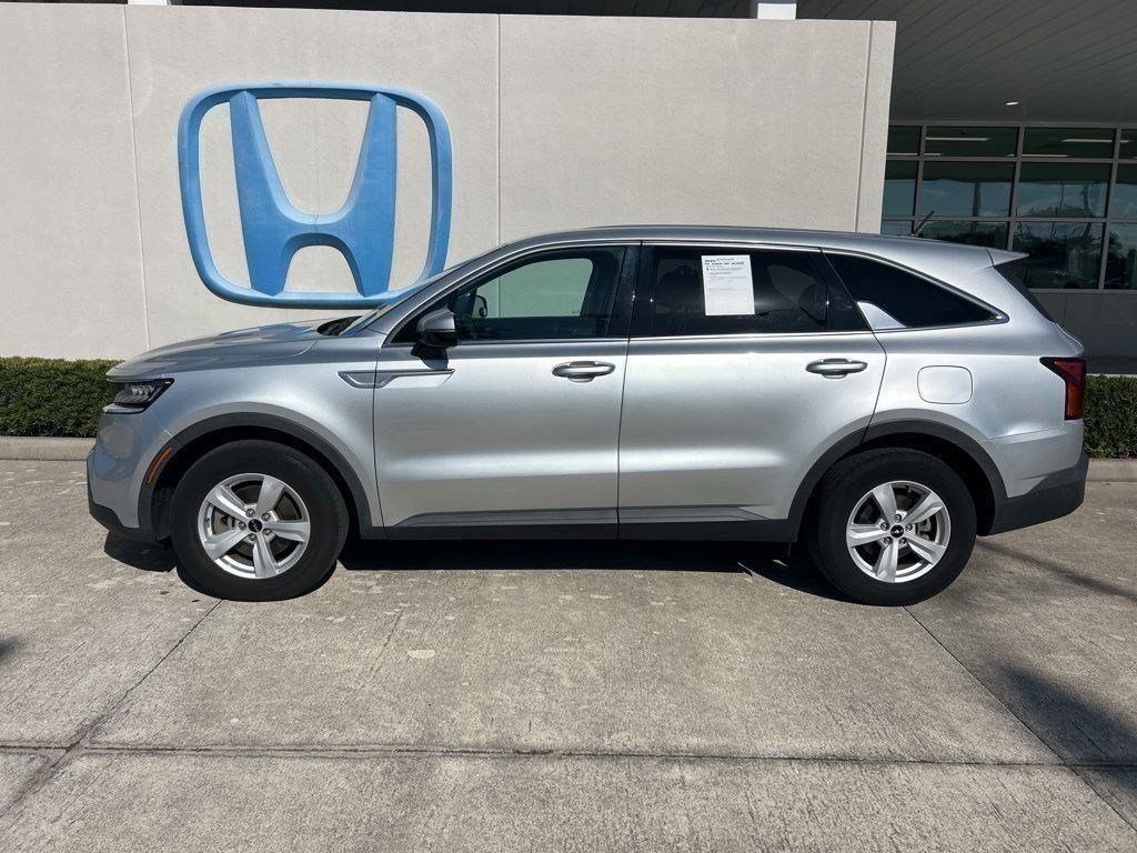 Used 2022 Kia Sorento LX image 5