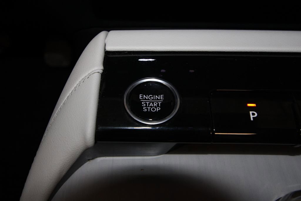 Used 2025 Lincoln Navigator Reserve image 13