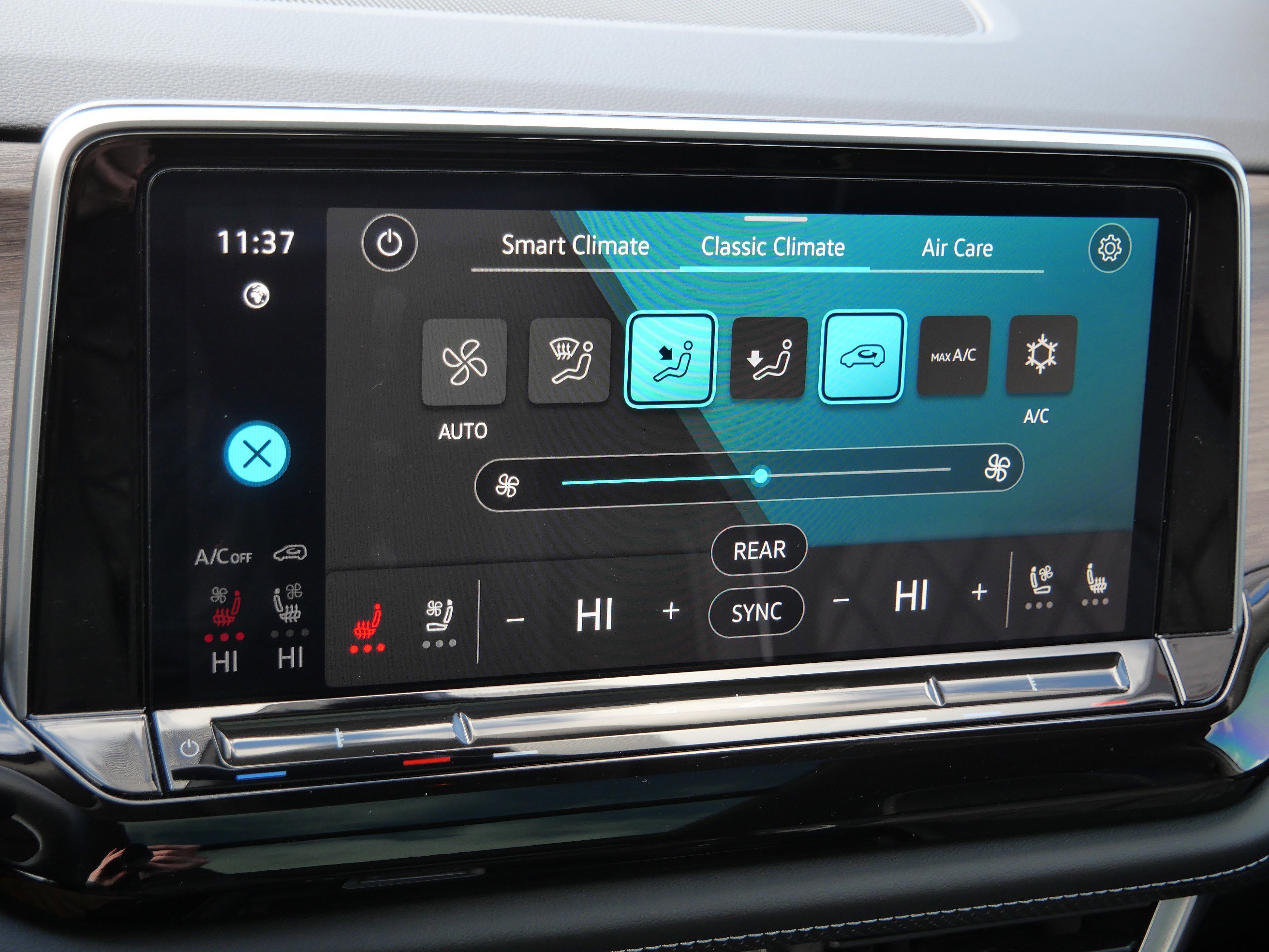 Certified 2024 Volkswagen Atlas SEL Premium R-Line image 24