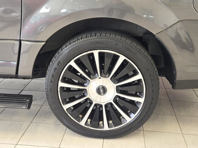 Used 2015 Lincoln Navigator L 4WD w/ Equipment Group 101A Reserve image 13