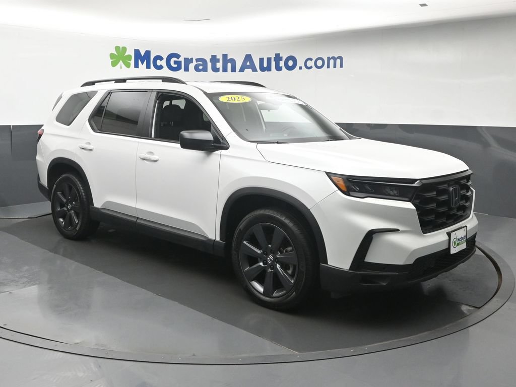 Used 2025 Honda Pilot Sport image 2
