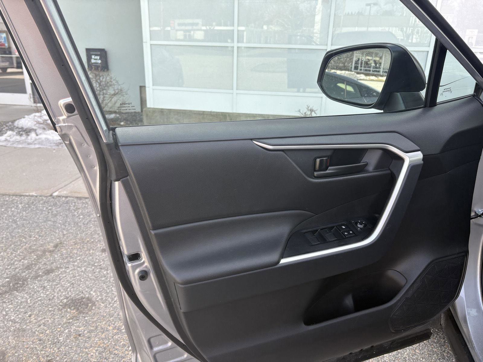 Used 2025 Toyota RAV4 LE image 9