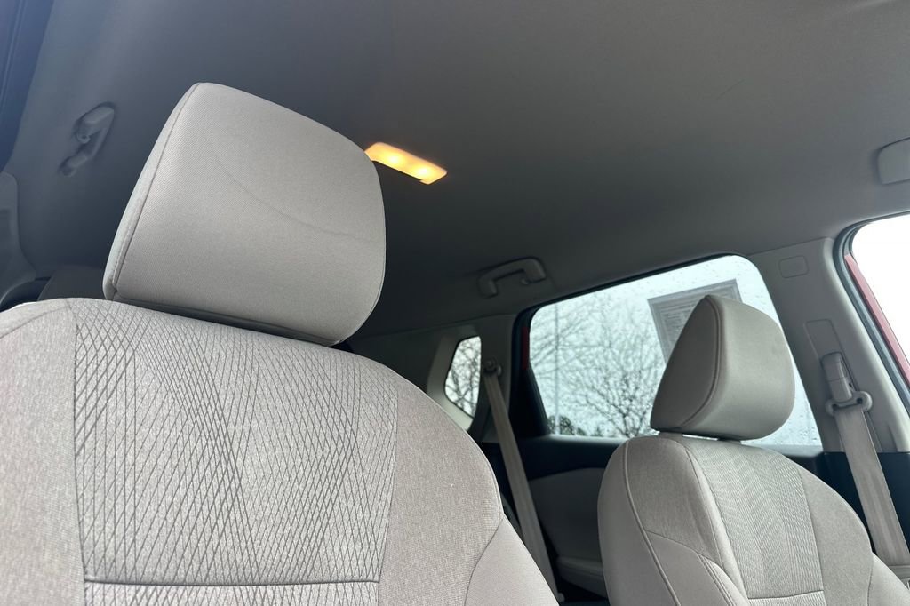 Used 2025 Nissan Rogue SV image 17