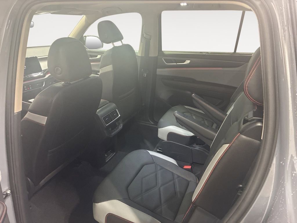 Used 2025 Volkswagen Atlas Peak Edition SE image 19