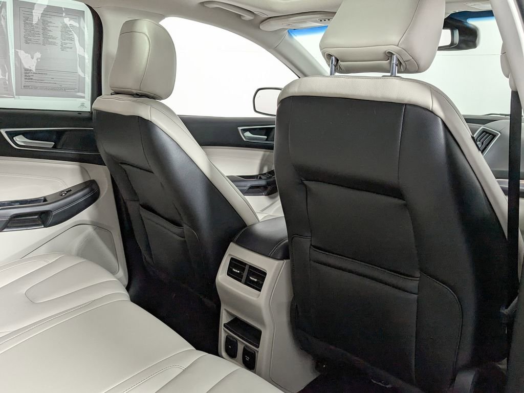 Used 2020 Ford Edge Titanium image 39