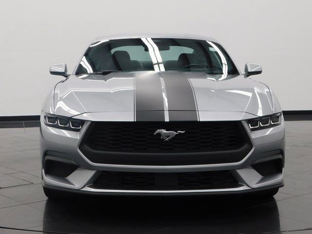 Used 2024 Ford Mustang Premium image 3