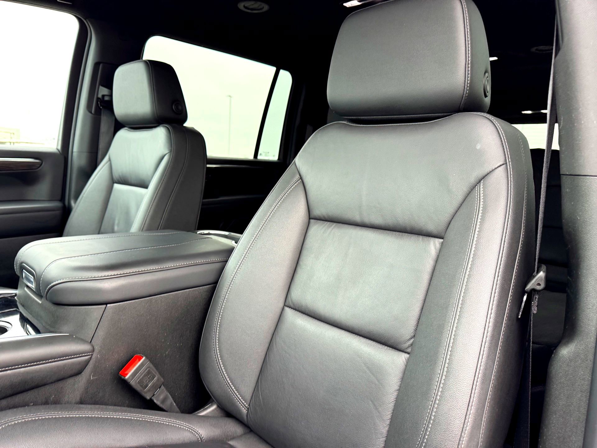 Used 2025 Chevrolet Suburban Z71 AWD/4WD image 14
