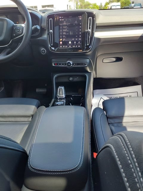 Certified 2026 Volvo XC40 B5 Plus AWD/4WD image 26