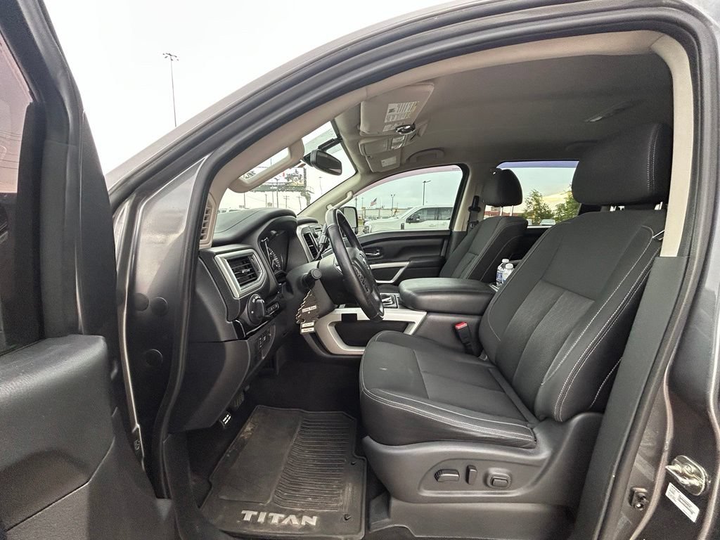 Used 2019 Nissan Titan SV w/ SV Convenience Package AWD/4WD image 7