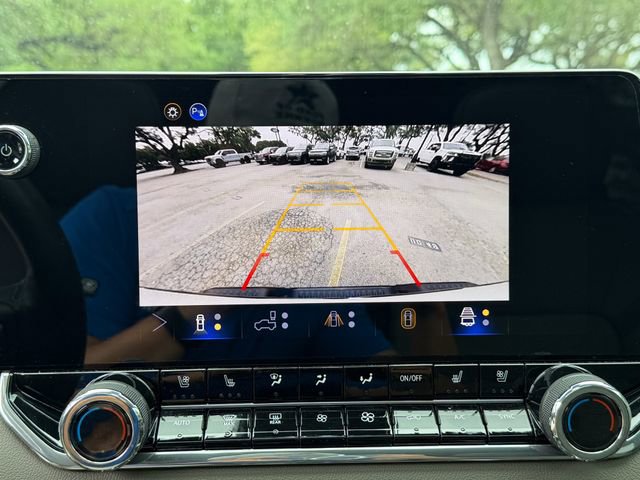 Used 2025 Chevrolet Colorado ZR2 w/ Technology Package AWD/4WD image 21