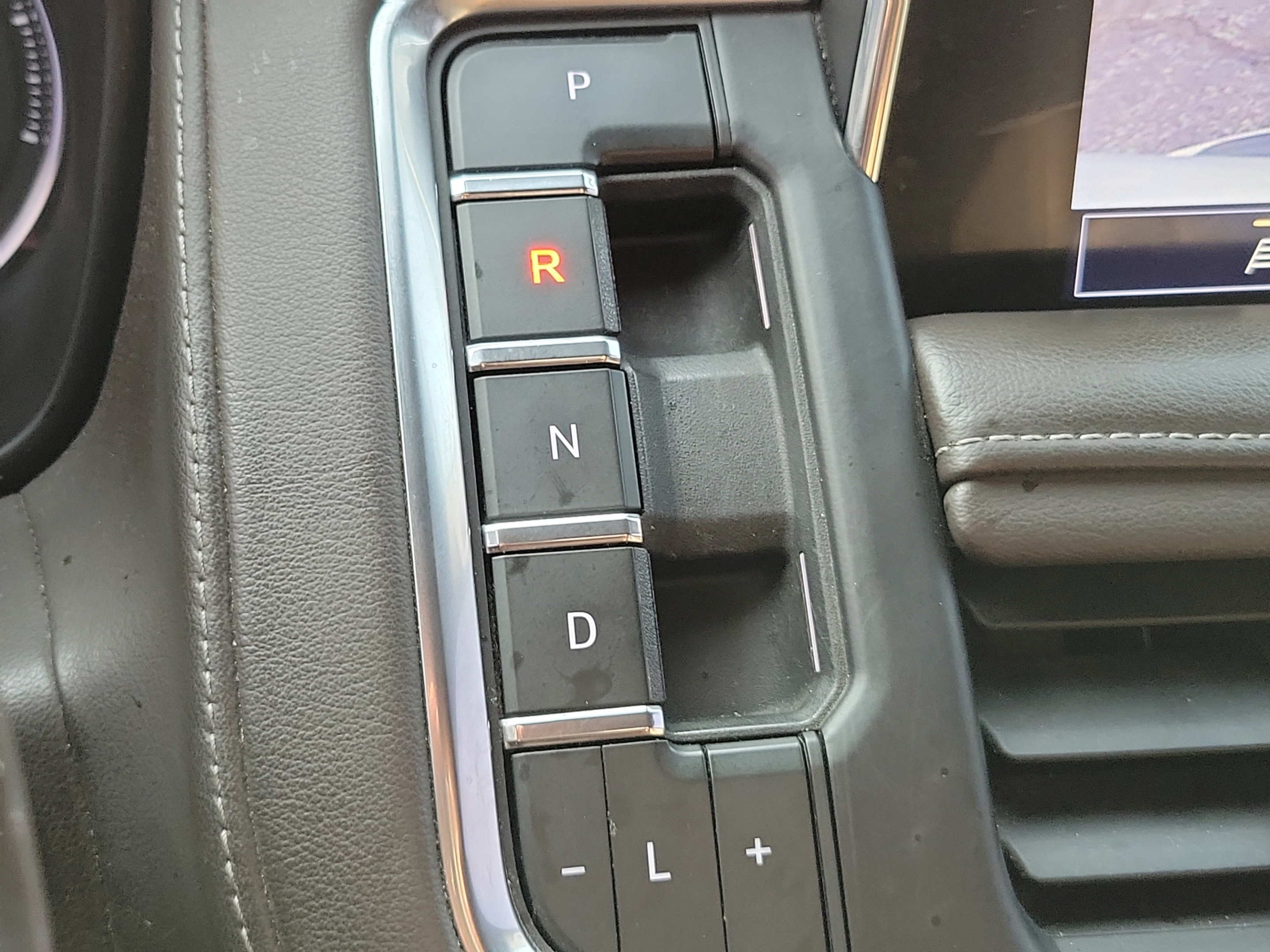 Used 2021 Chevrolet Suburban LT RWD image 30