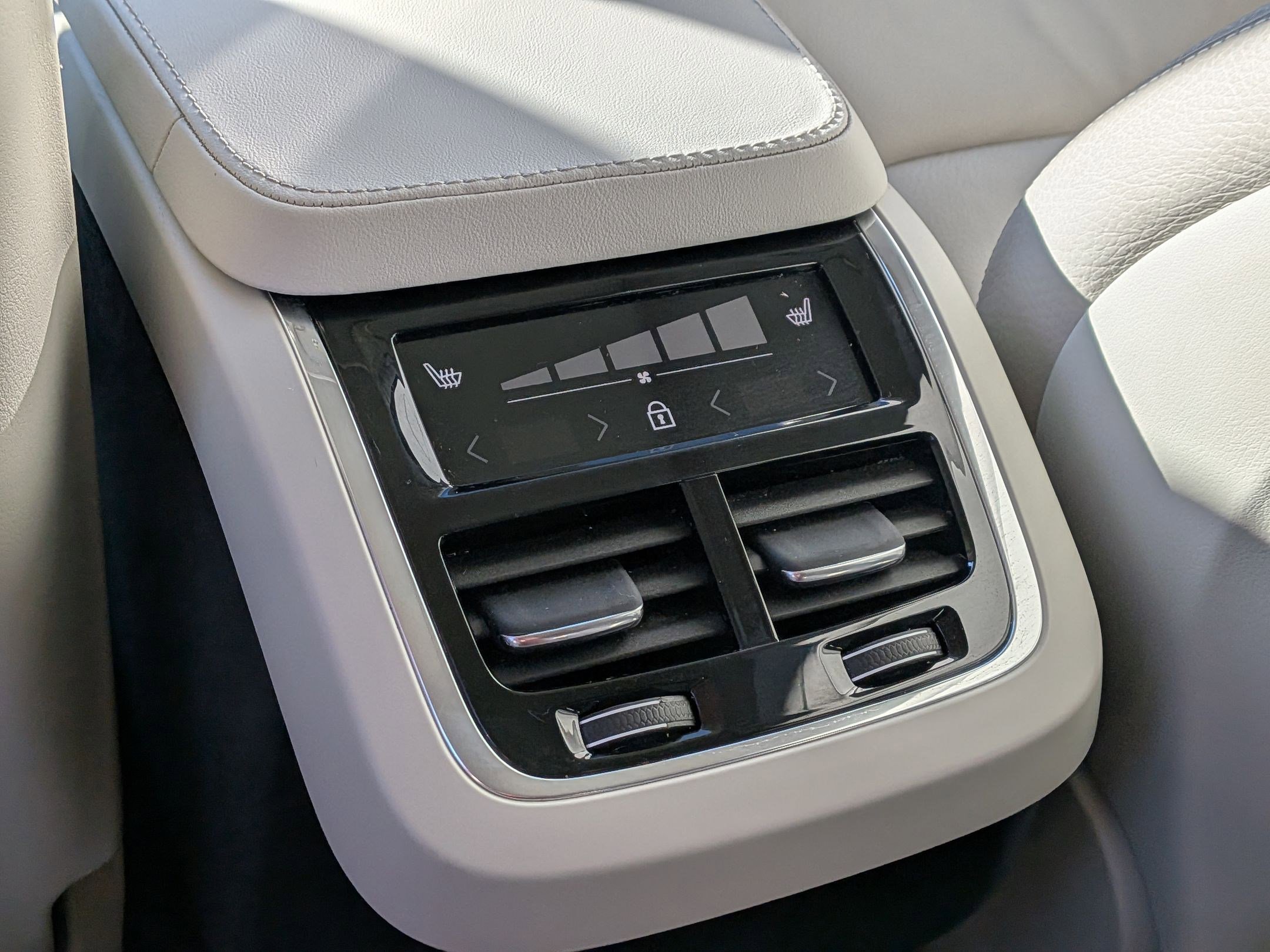 Used 2023 Volvo XC90 B6 Plus w/ Protection Package Premier image 28