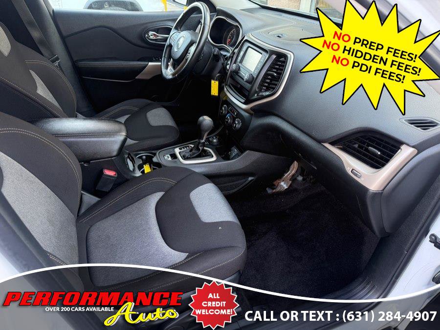 Used 2018 Jeep Cherokee Latitude w/ Altitude Package AWD/4WD image 8