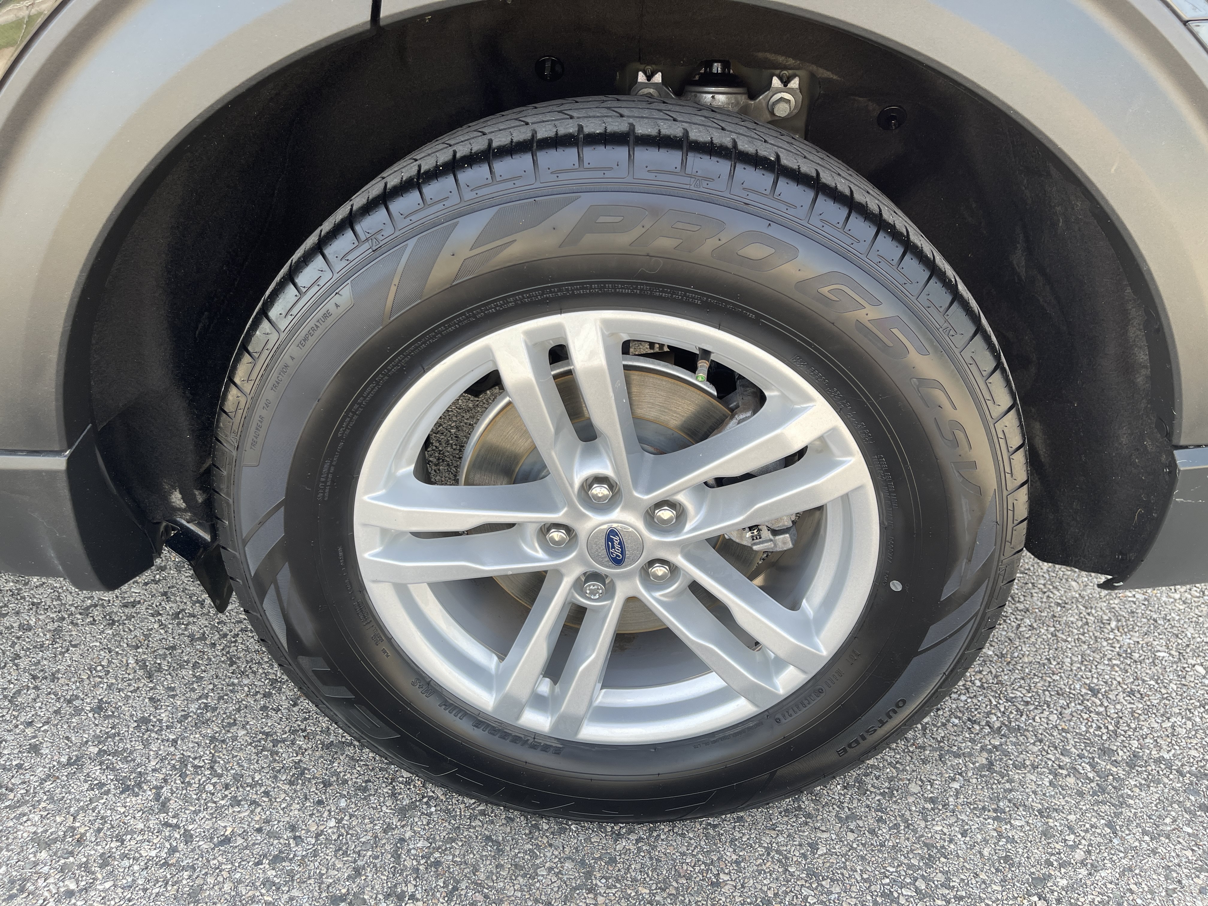Used 2024 Ford Explorer XLT RWD image 9