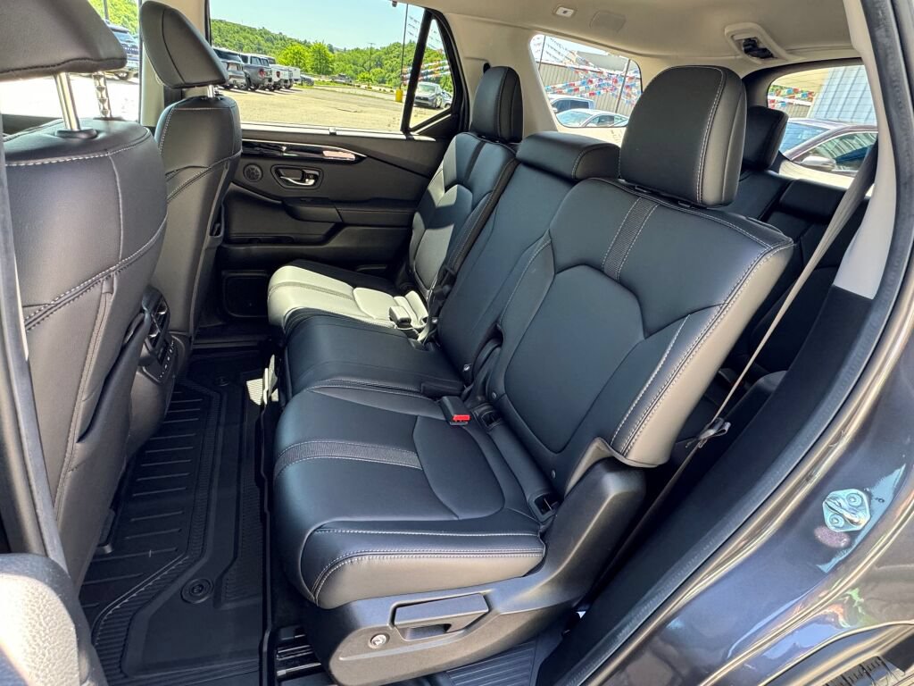 Used 2025 Honda Pilot EX-L image 16