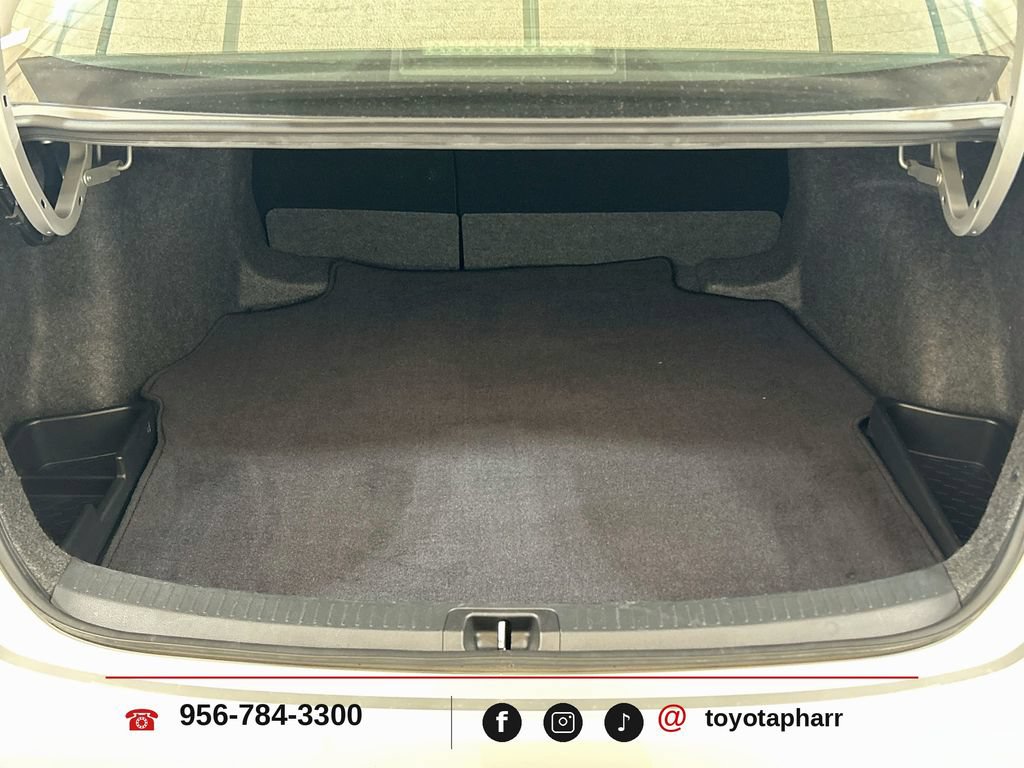 Used 2025 Toyota Corolla LE FWD image 22