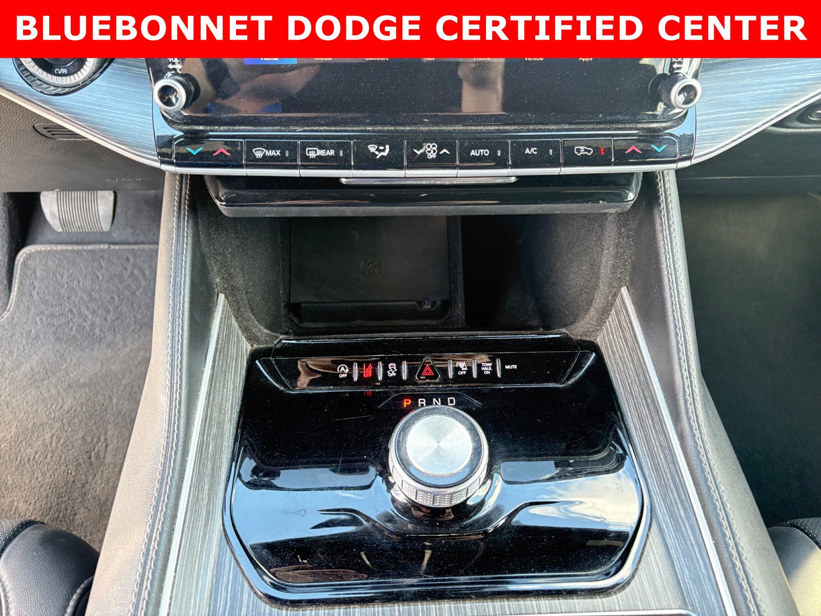 Used 2024 Jeep Wagoneer Series II w/ Flexible Seating Group RWD image 19