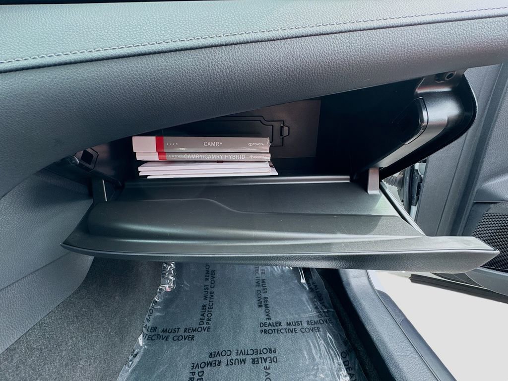 Used 2024 Toyota Camry SE image 33