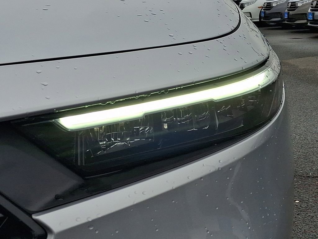 Used 2025 Honda Accord SE image 9