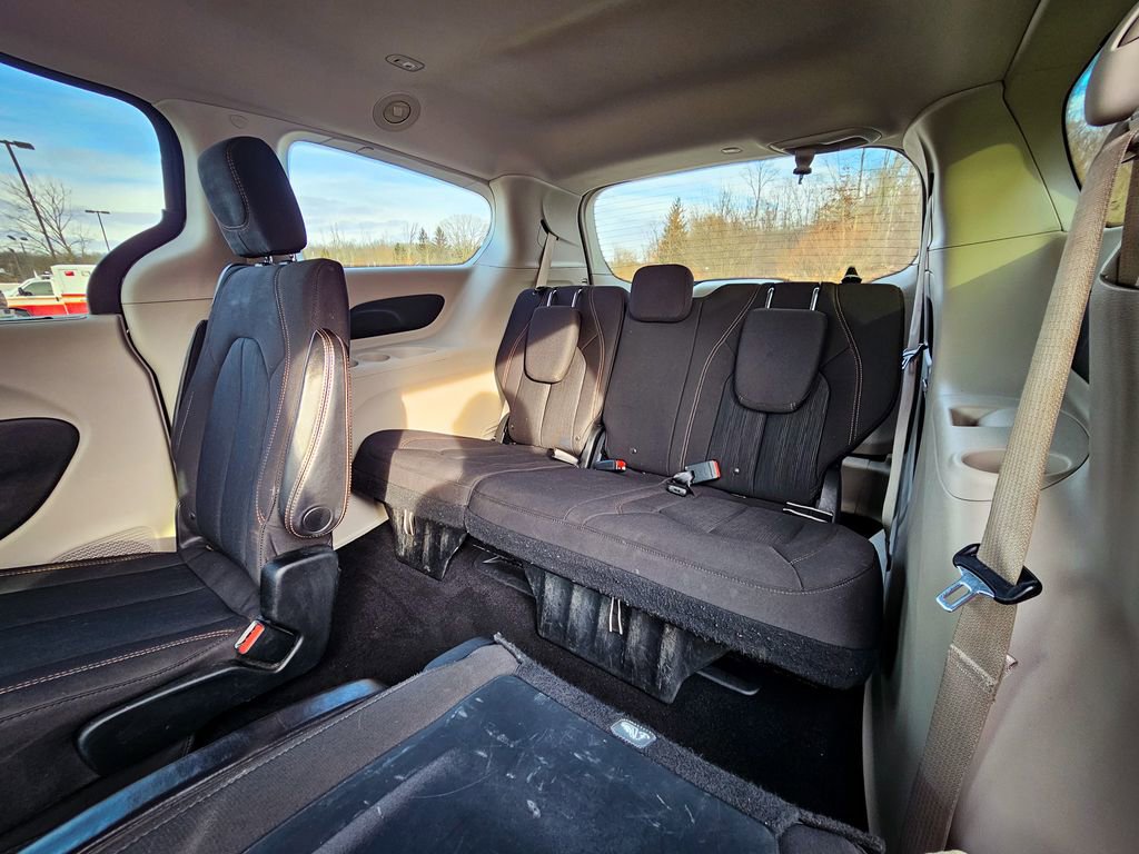Used 2018 Chrysler Pacifica Touring Plus image 31
