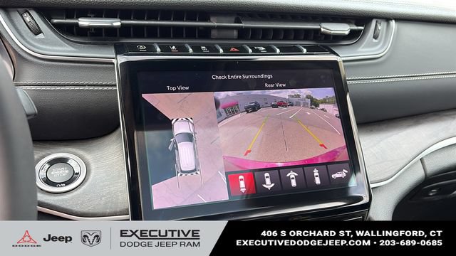Used 2023 Jeep Grand Cherokee L Limited w/ Luxury Tech Group II AWD/4WD image 17