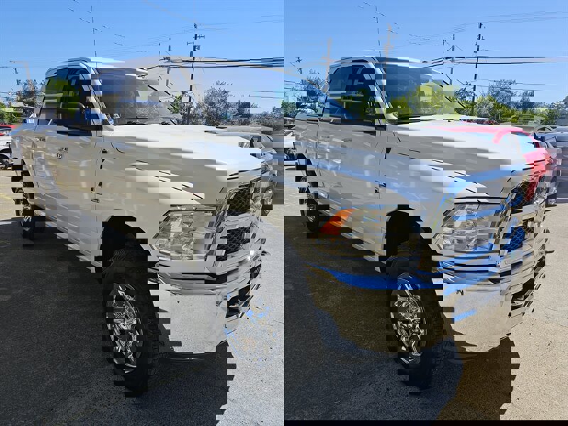 Used 2017 RAM 2500 SLT image 2