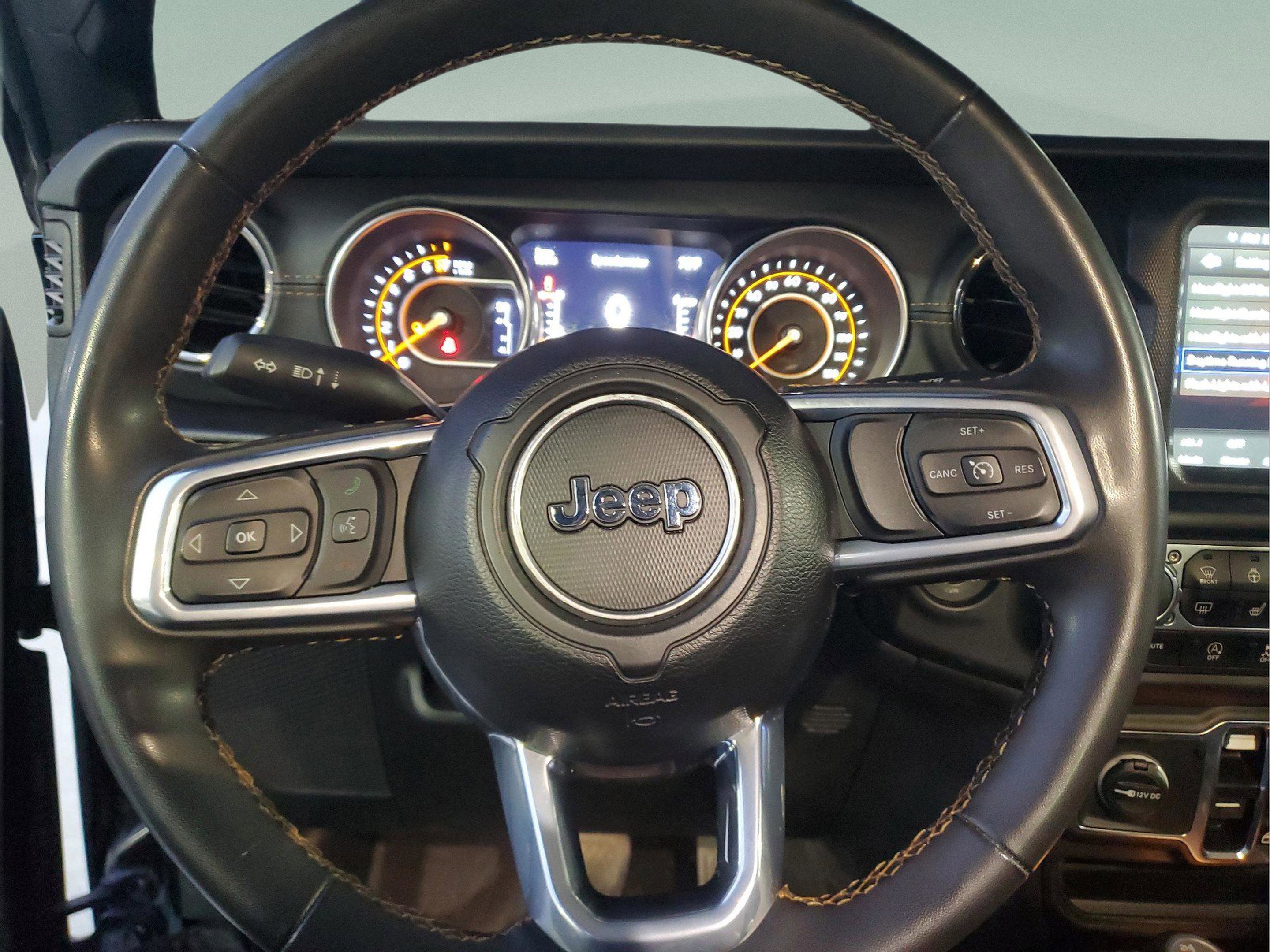 Used 2023 Jeep Gladiator Overland AWD/4WD image 16