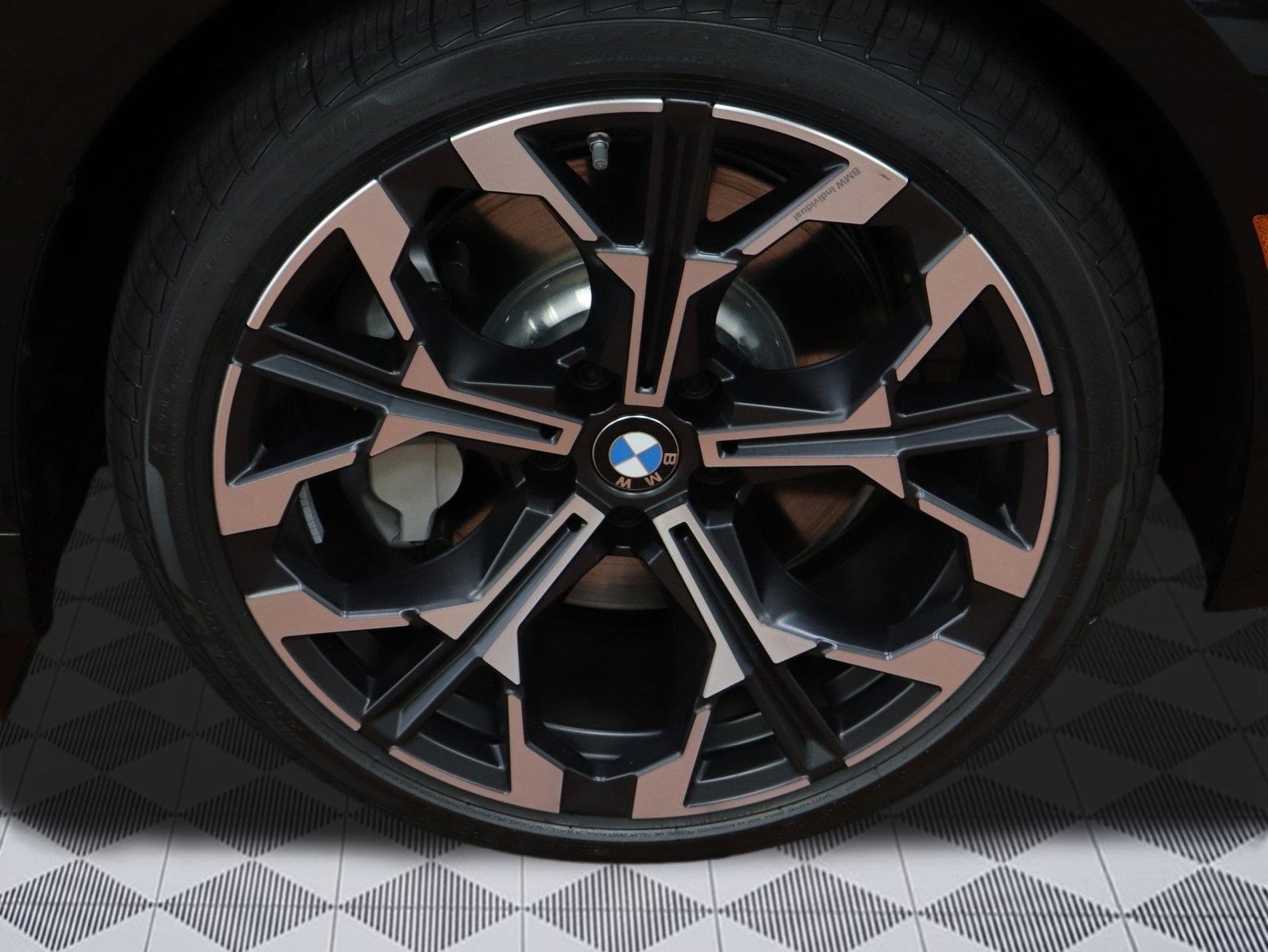 Used 2025 BMW 330i xDrive Sedan w/ Premium Package image 6